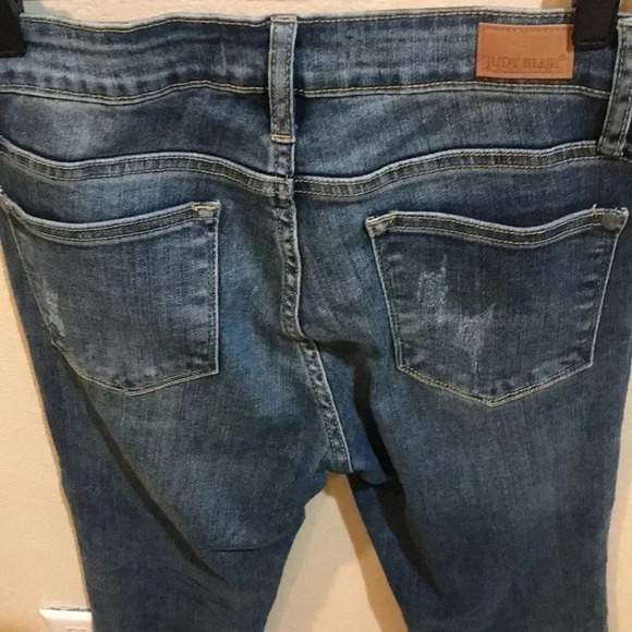 JUDY BLUE Relaxed Fit Distressed Mid Rise Skinny Jean-Size 28 - Picture 7 of 11